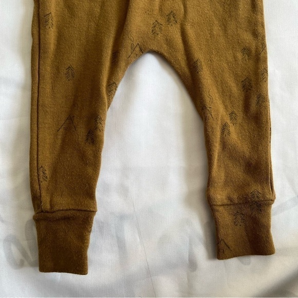 Rylee + Cru Long John Snap Pajamas in Tan Tree Print in Size 0-3 Months - Picture 12 of 15